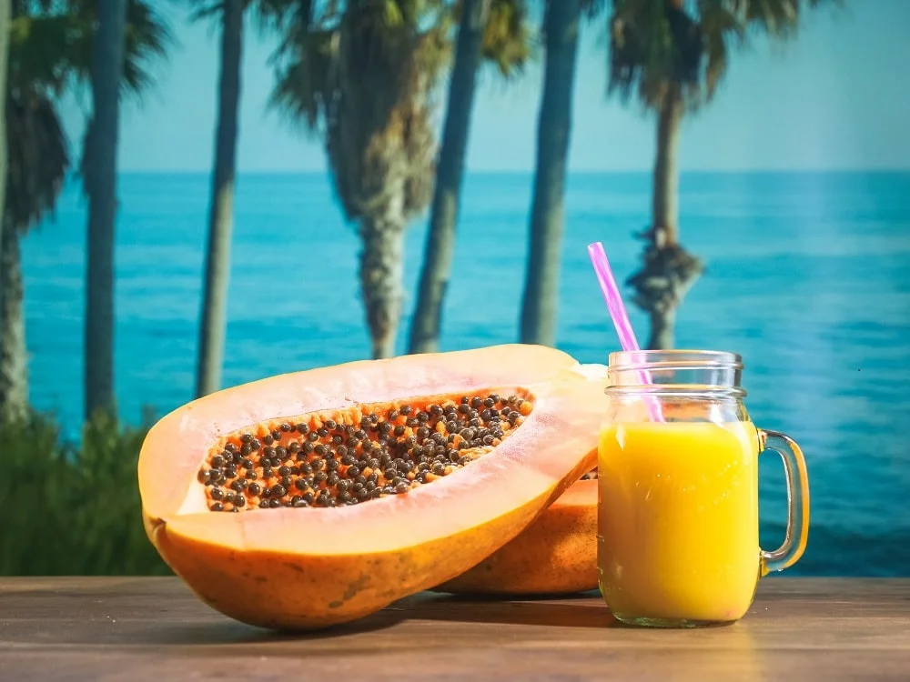 3) Papaya assists with weight loss because it is low in calories but high in fiber and water content