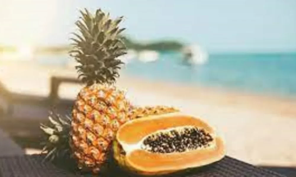 Can we eat papaya and pineapple together?